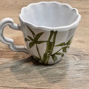 Rare VIETRI Made in Italy Cup‎ Mug White Green Floral Bamboo Scalloped Unique